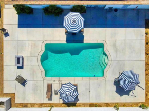 4 bdrm-Desert Oasis with HEATED POOL!, Indio